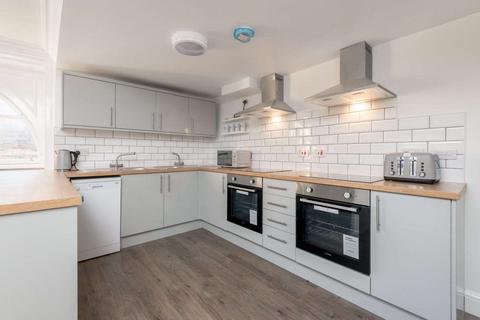 5 bedroom flat to rent, 55P Hunter Square, Edinburgh, EH1 1QW