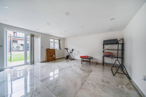 54 Derwent Crescent, Stanmore, HA7 2NF