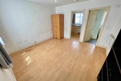 1 bedroom maisonette for sale, Castle Street, Luton, Bedfordshire, LU1 3AG