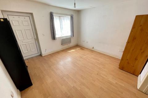 1 bedroom maisonette for sale, Castle Street, Luton, Bedfordshire, LU1 3AG