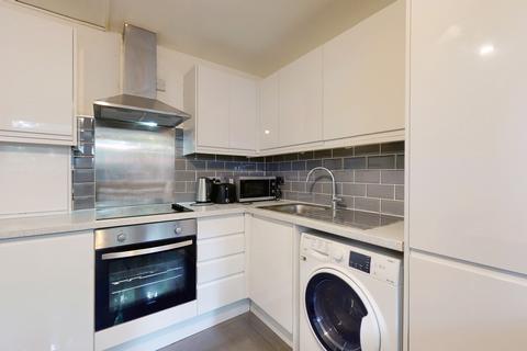 5 bedroom townhouse to rent, Crefeld Close, London W6