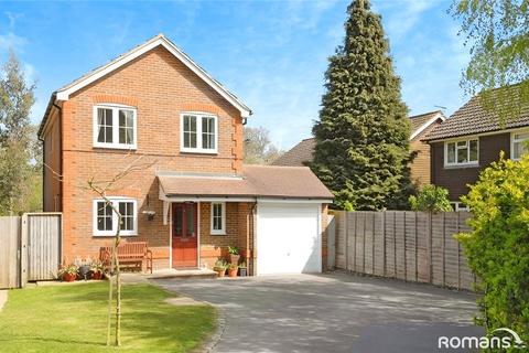 3 bedroom detached house for sale, Arlott Close, Eversley, Hook