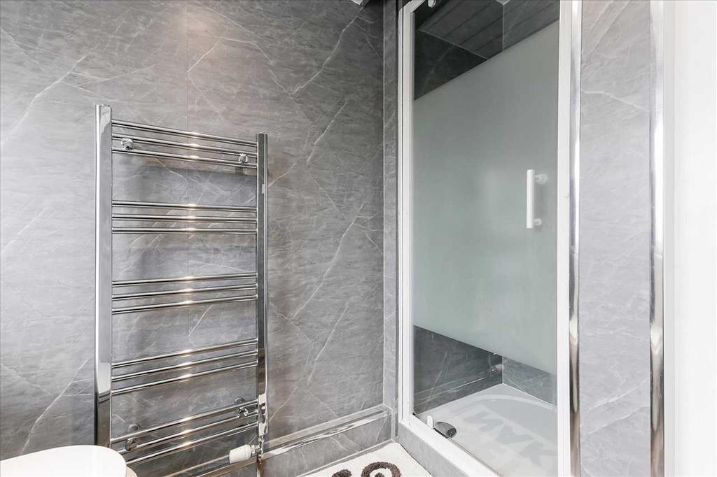 En-Suite (2)