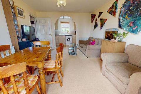 2 bedroom flat for sale, Farnborough Drive, Daventry, Northamptonshire NN11 8AL