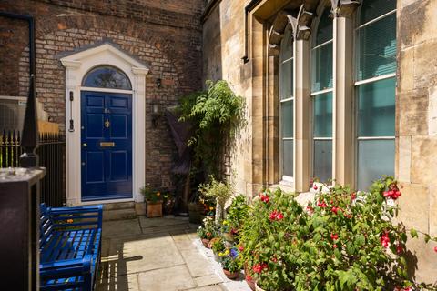 5 bedroom terraced house for sale, Minster Yard, York, YO1