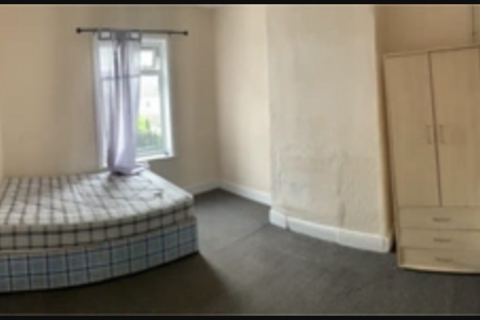 5 bedroom apartment to rent, at Bristol, 176, Downend Road BS16