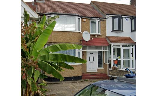 3 bedroom terraced house for sale, Coniston Avenue, UB6