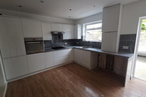 3 bedroom terraced house to rent, Huxley Road, Edmonton, N18