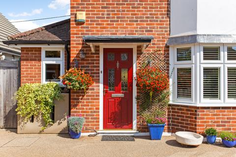 18 Oak Tree Avenue, Marlow, SL7 3EJ