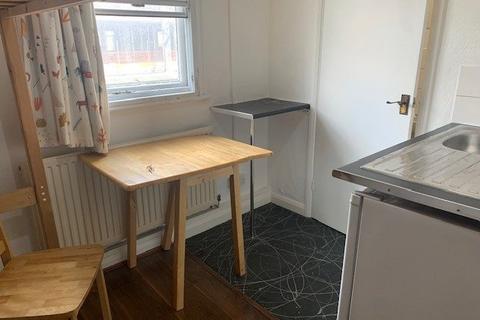 Studio to rent, Islington High Street, Islington N1