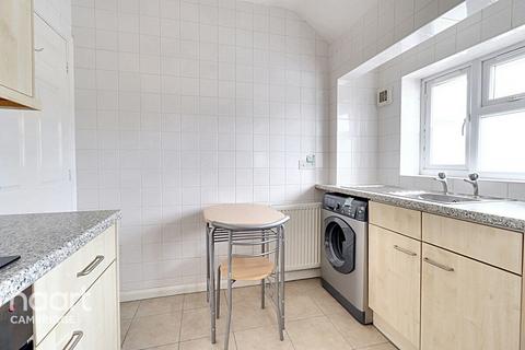 26b Kendal Way, Cambridge, CB4 1LR
