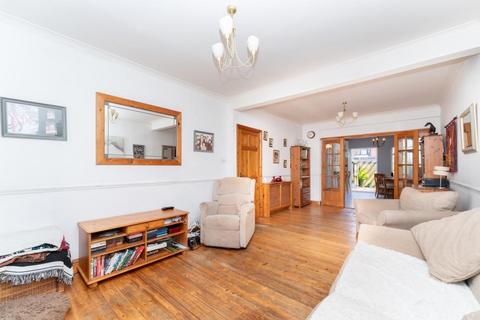 11 Brentside Close, London, W13 0BD