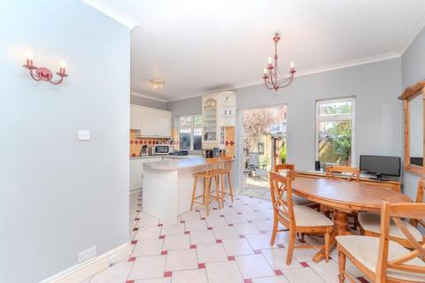 11 Brentside Close, London, W13 0BD