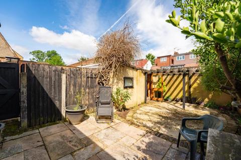 11 Brentside Close, London, W13 0BD
