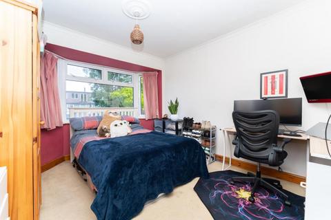 11 Brentside Close, London, W13 0BD