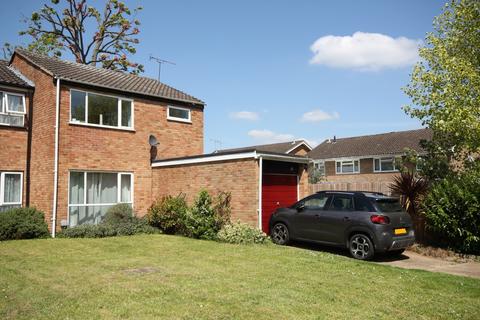 3 bedroom terraced house to rent, Knaphill, Woking GU21