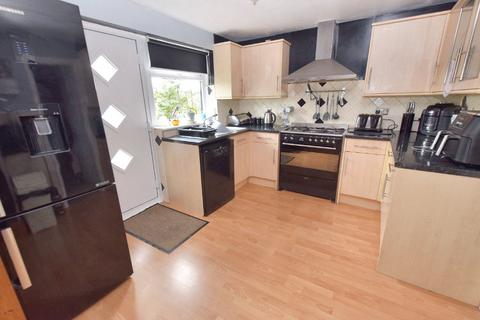 3 bedroom townhouse for sale, Bawn Approach, Leeds, West Yorkshire