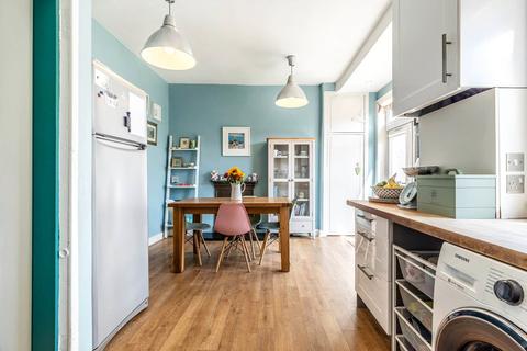 82 Haggs Road, Glasgow, G41 4AS