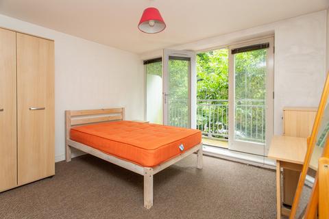 3 bedroom flat for sale, St. Andrews Close, Canterbury, CT1