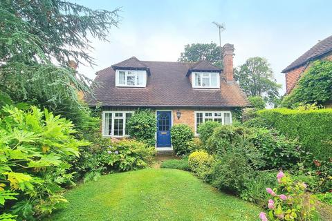 10 Backwoods Close, Lindfield, Haywards Heath, RH16 2EG