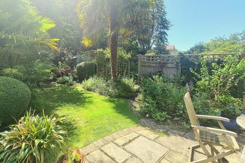 10 Backwoods Close, Lindfield, Haywards Heath, RH16 2EG