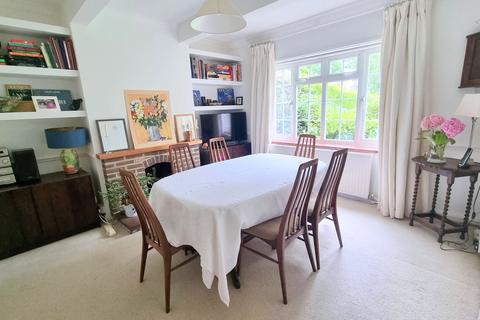 10 Backwoods Close, Lindfield, Haywards Heath, RH16 2EG