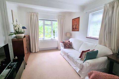 10 Backwoods Close, Lindfield, Haywards Heath, RH16 2EG