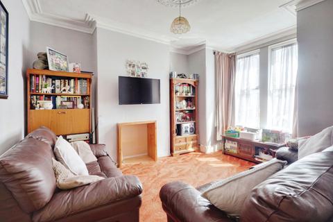 4 bedroom terraced house for sale, Tintern Avenue, Westcliff-on-sea, SS0