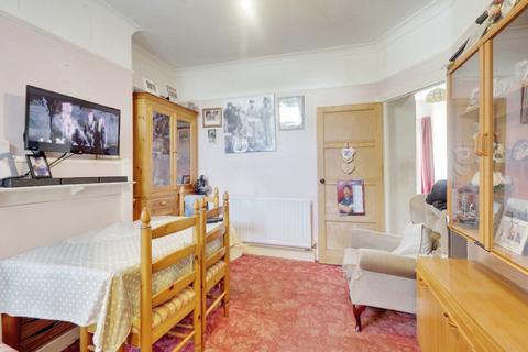 4 bedroom terraced house for sale, Tintern Avenue, Westcliff-on-sea, SS0