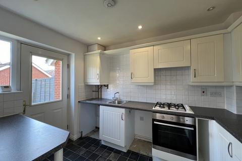 3 bedroom house to rent, Woodland Walk, Aldershot, GU12