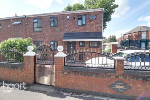 4 bedroom end of terrace house for sale, Roe Walk, Derby