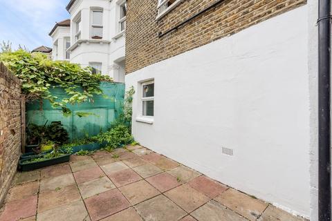 2 bedroom flat to rent, Percy Road, London W12