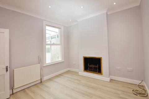 3 bedroom end of terrace house to rent, Park End Bromley BR1