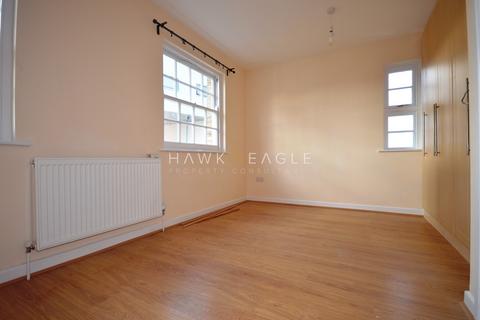 3 bedroom end of terrace house to rent, Steels Lane, London, Greater London. E1