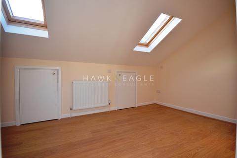 3 bedroom end of terrace house to rent, Steels Lane, London, Greater London. E1