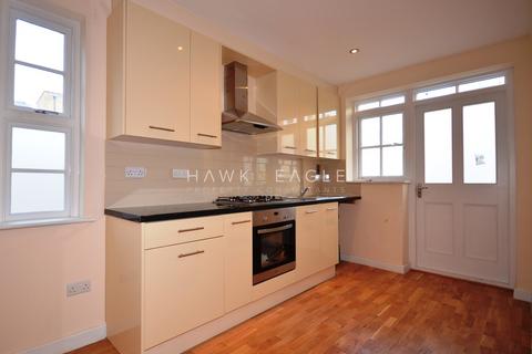 3 bedroom end of terrace house to rent, Steels Lane, London, Greater London. E1