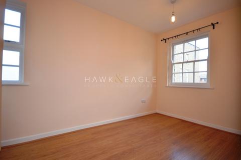 3 bedroom end of terrace house to rent, Steels Lane, London, Greater London. E1