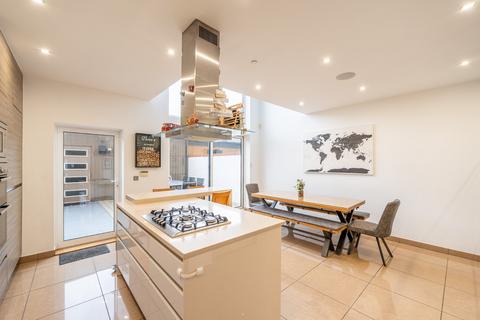 160 Newfoundland Way, Portishead, Bristol, BS20 7PT
