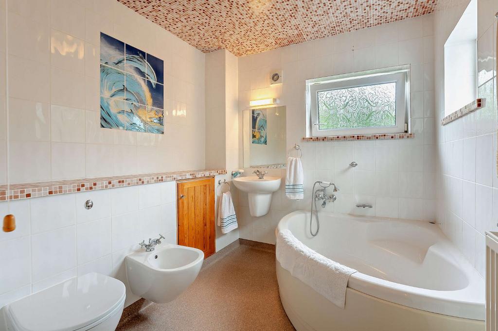 Family Bathroom 2