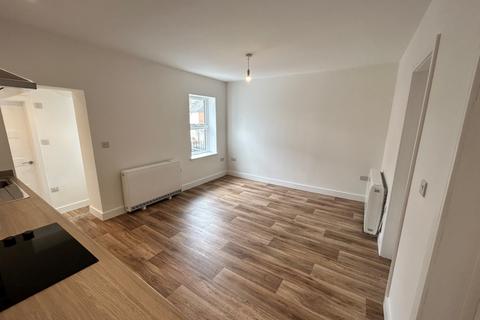 2 bedroom flat to rent, Seymour Road, Gloucester