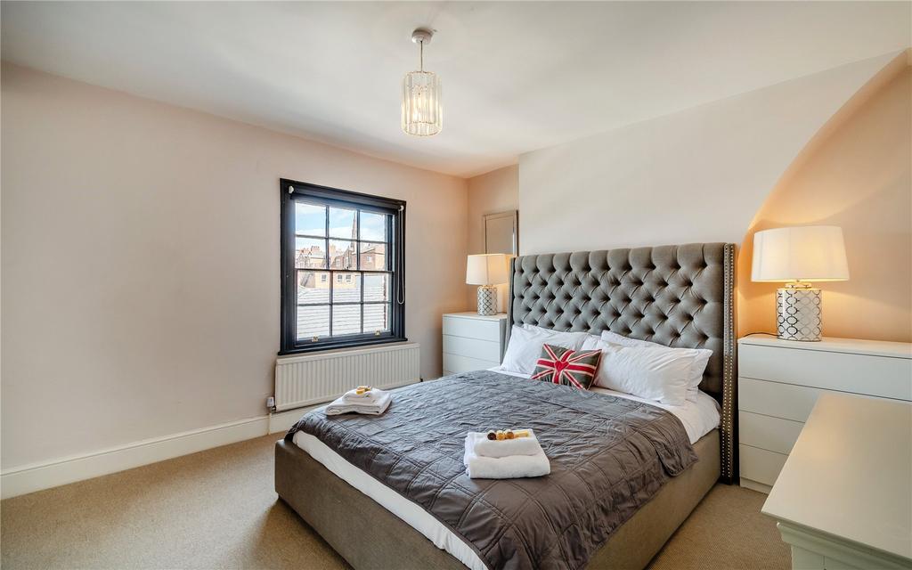 Principal bedroom