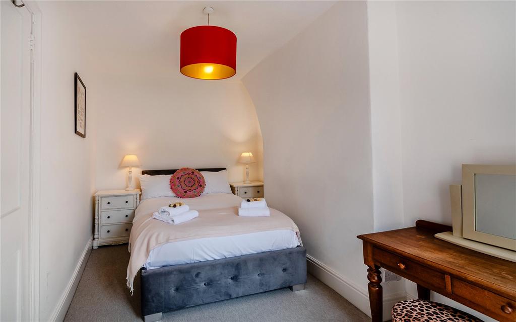 Guest bedroom