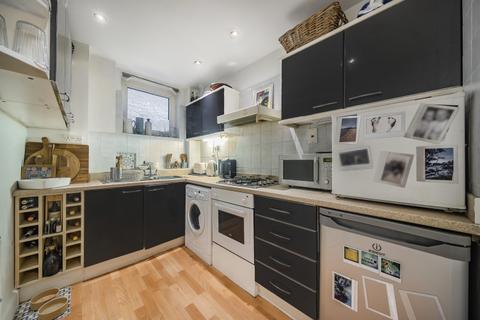 2 bedroom flat to rent, Balham High Road Balham SW17