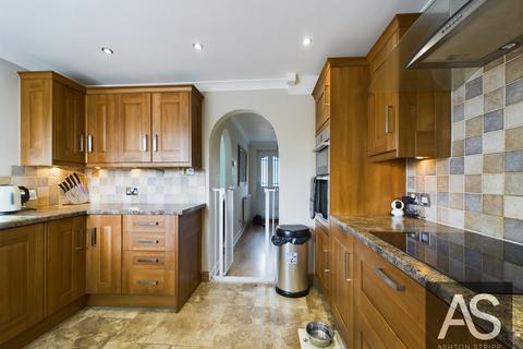 34 Cricketers Field, Staplecross, Robertsbridge, TN32 5QQ