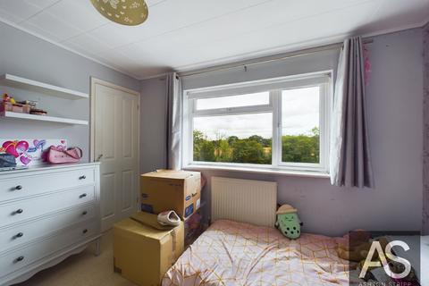 34 Cricketers Field, Staplecross, Robertsbridge, TN32 5QQ