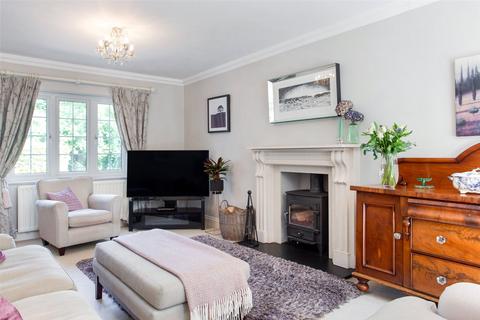 5 bedroom detached house for sale, Sauncey Avenue, Harpenden, Hertfordshire, AL5