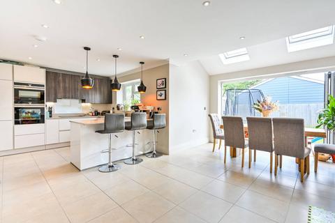 2 Great Park Terrace Farm Way, Worcester Park, KT4 8RZ