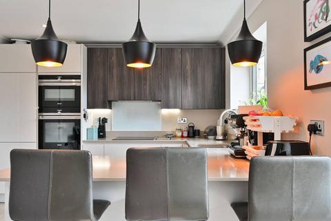 2 Great Park Terrace Farm Way, Worcester Park, KT4 8RZ