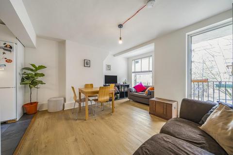 3 bedroom flat for sale, Union Grove, Clapham