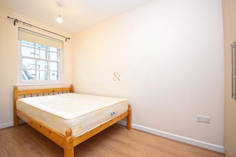 3 bedroom terraced house to rent, Steels Lane, London, Greater London. E1